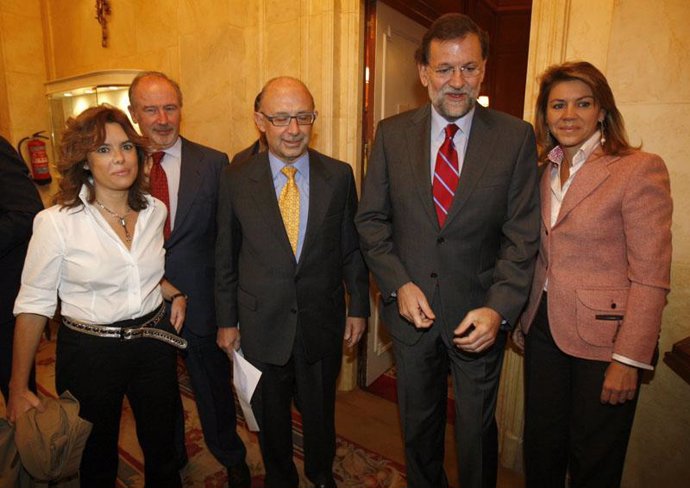 Mariano Rajoy apoyado por Rodrigo Rato