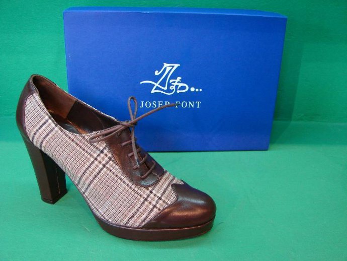 Zapato de Mariló Domínguez con la tela de Josep Font.