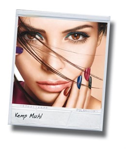 MODELO KEMP MUHL de Maybelline.