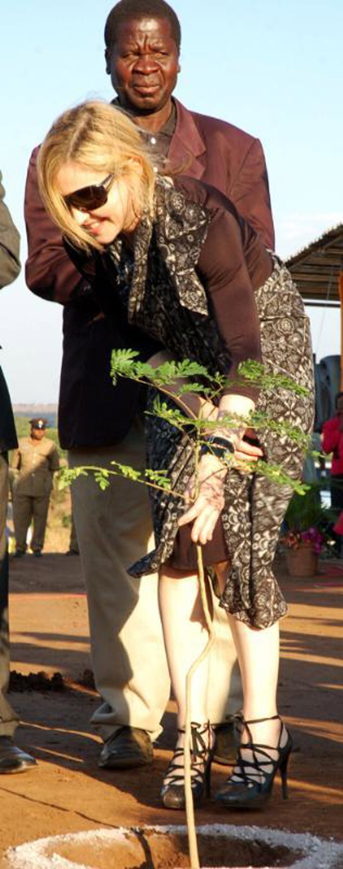 La cantante Madonna construye una escuela en Malaui