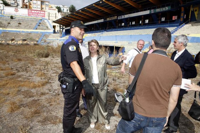 Miembros del PP durante la visita al Estadio Insular