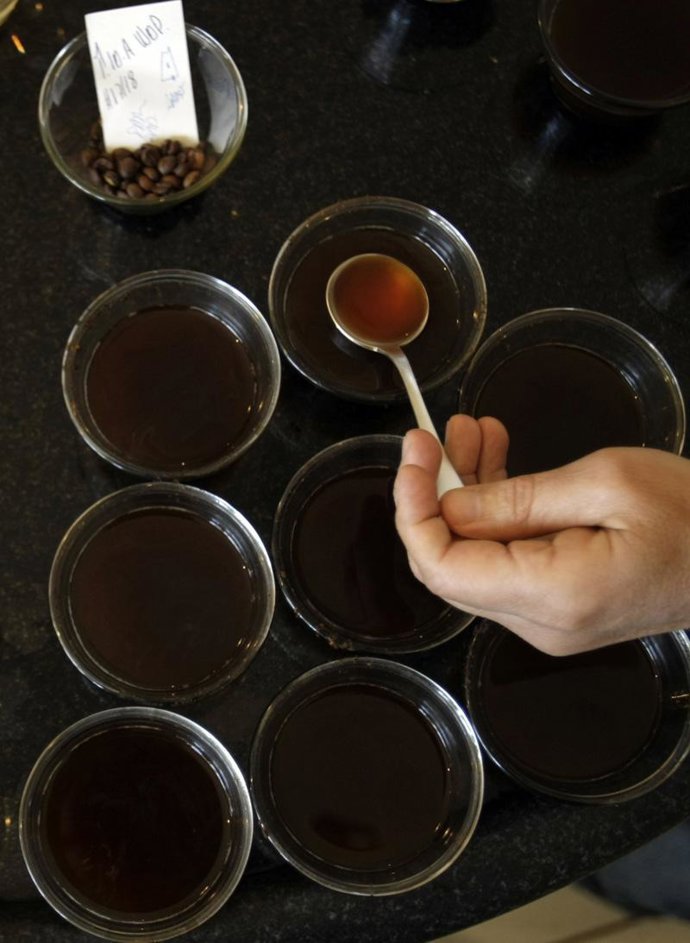 Tomar tres tazas de café o té al día reduce el riesgo diabetes tipo 2 