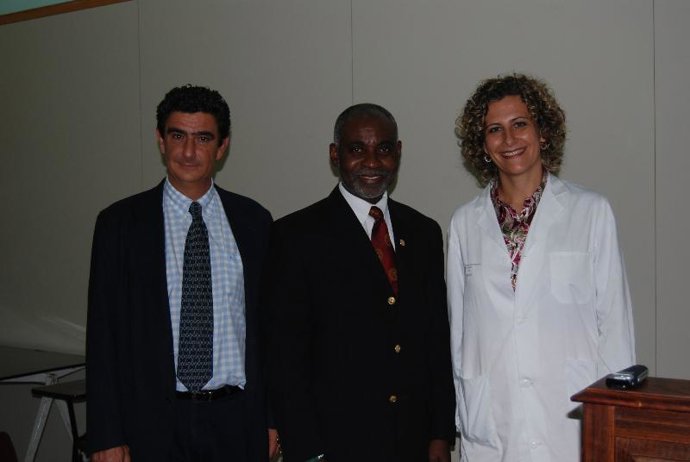 En el centro, el profesor Oheneba Boachie-Adjei.