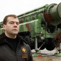 Medvedev ordena la revisión de los almacenes armamentísticos rusos 