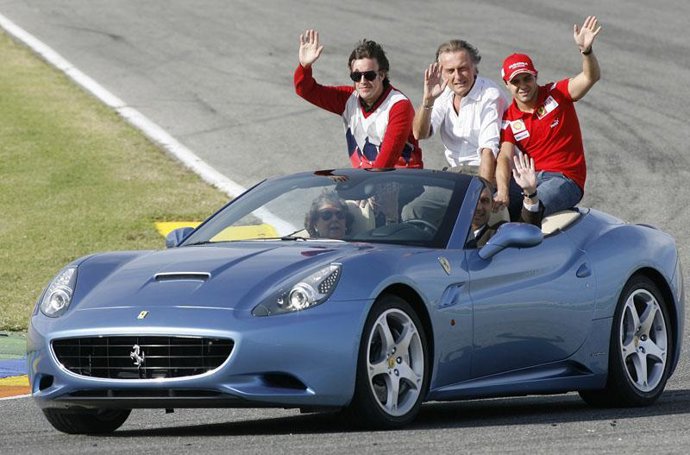 Camps, Rita Barberá y Alonso en presentación de Ferrari