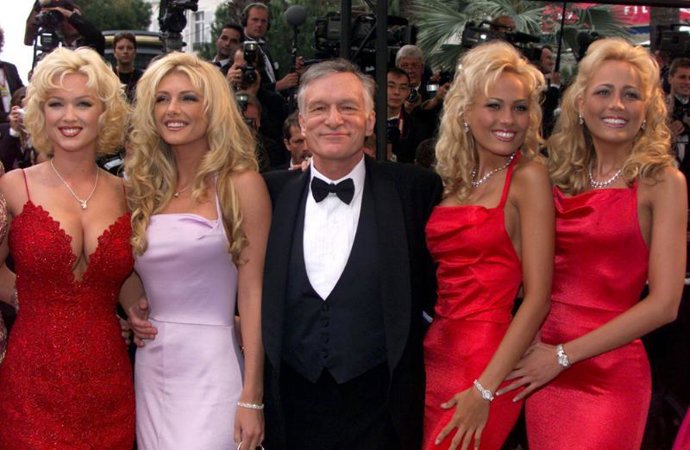 Hugh Hefner rodeado de sus 'Playmates'