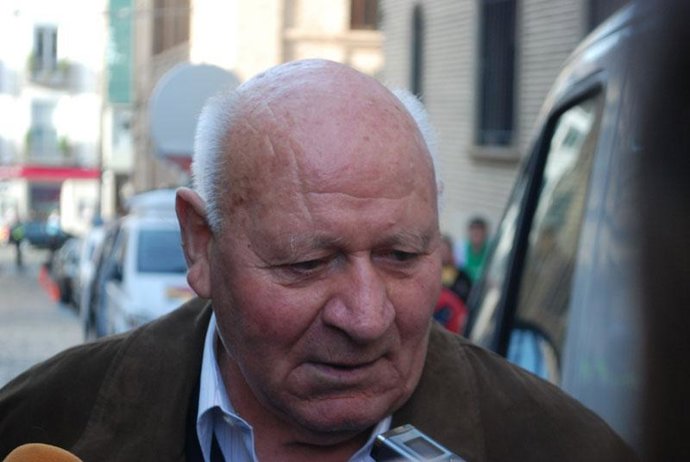 El ganadero jubilado Adolfo Navarro, amigo y convecino del alcalde de Fago