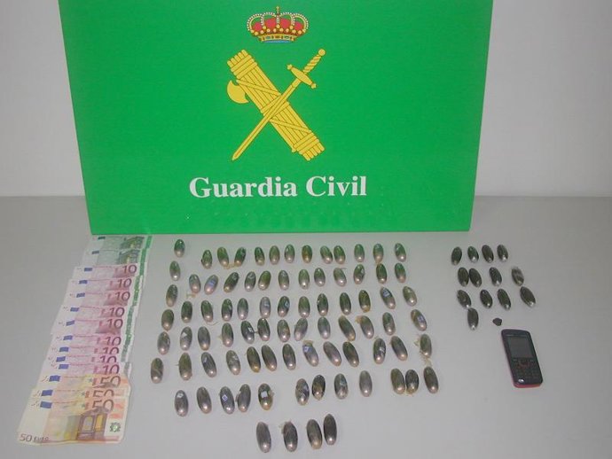 Detenido un hombre en el aeropuerto de Gran Canaria con 1.014 gramos de hachís.