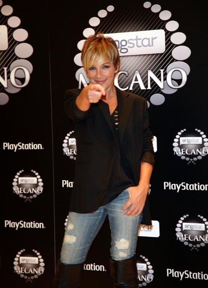 Ana Torroja en la presentación de Singstar mecano