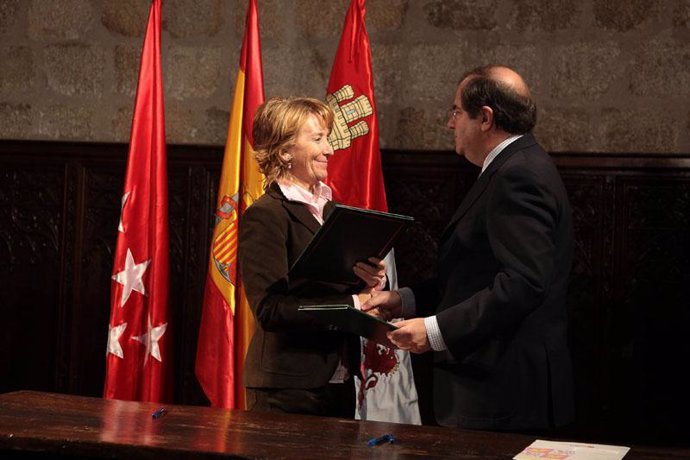 La presidenta de la Comunidad de Madrid, Esperanza Aguirre, y el presidente de l