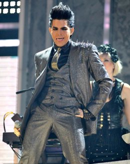 El finalista de 'American Idol' Adam Lambert actúa en los American Music Awards