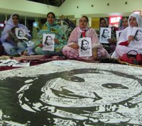 La Plataforma de Solidaridad con Haidar protesta ante la Dirección de la Administración General del Estado en Lanzarote