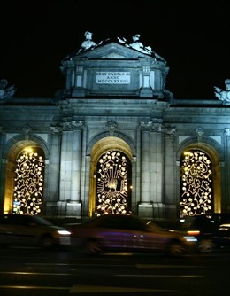 Puerta de Alcalá con luces de Navidad