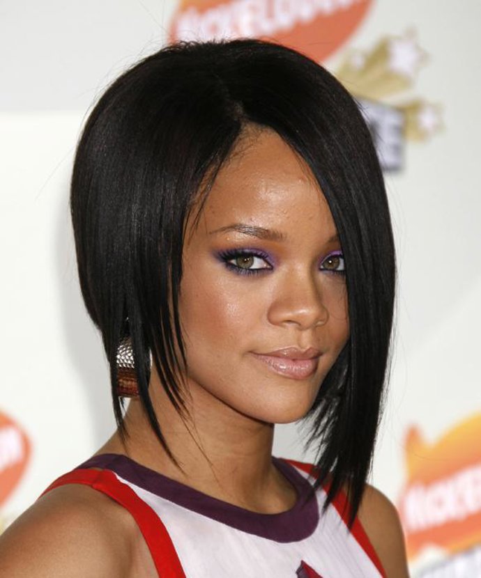 Rihanna confiesa que se sintió humillada por sus fotos sin ropa