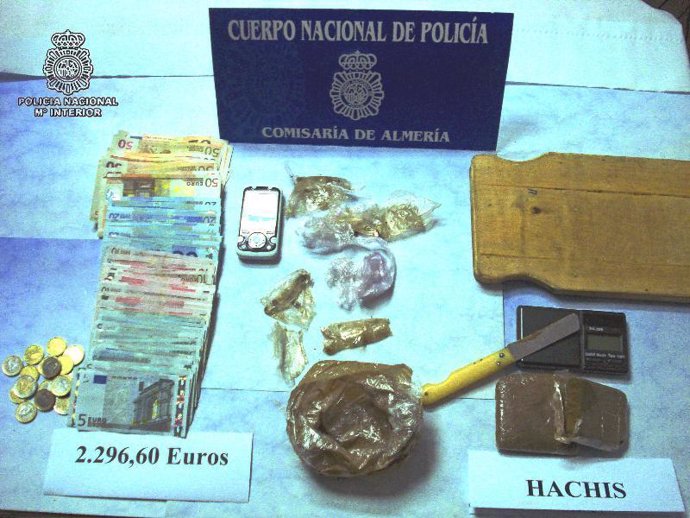 Droga y dinero incautados por la Policía Nacional