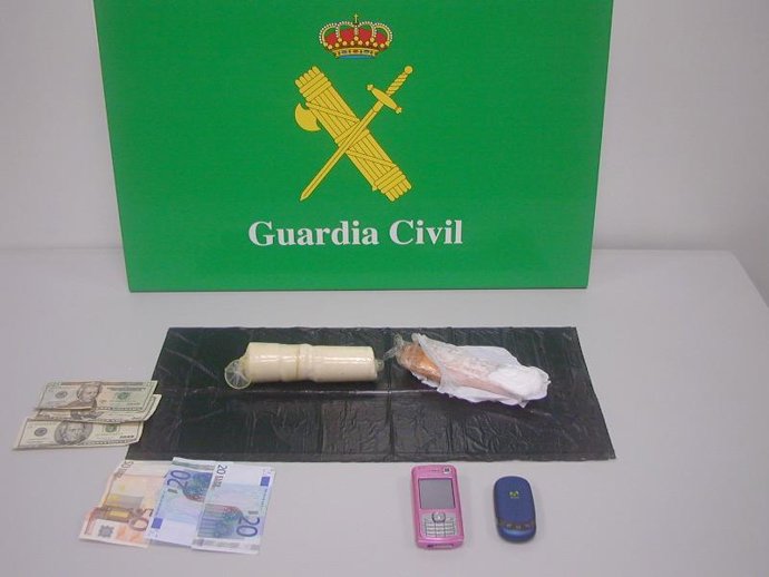 Droga, objetos y dinero intervenido