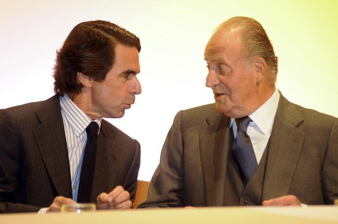 Aznar y el Rey en un encuentro de las FAES