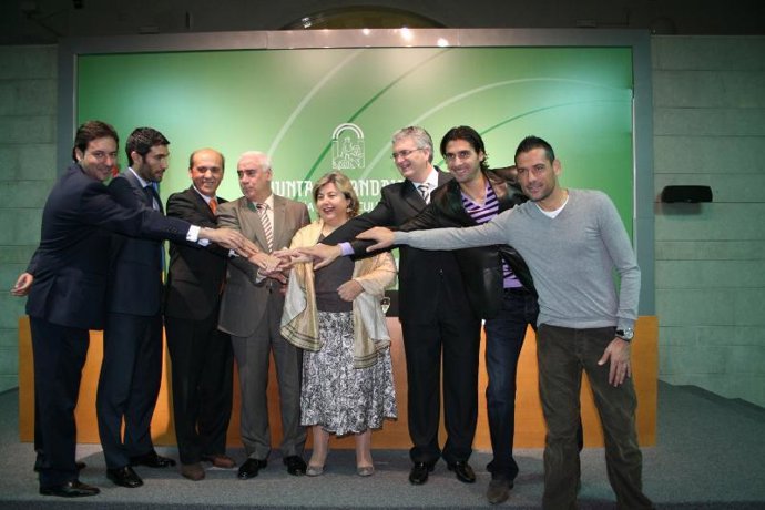 los consejeros con representantes de los clubs