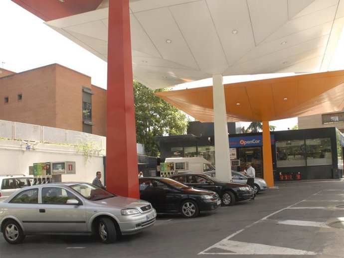 Plano general de una gasolinera