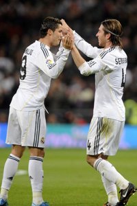 El Madrid vence al Almería en un partido de infarto