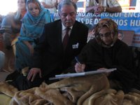 Desalojan a una veintena de personas en el Congreso por mostrar su apoyo a Haidar