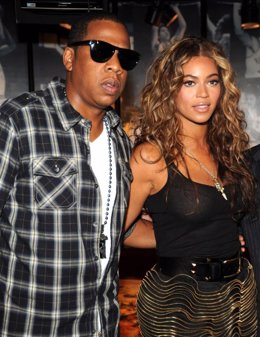 El rapero Jay-Z y su mujer la cantante Beyoncé