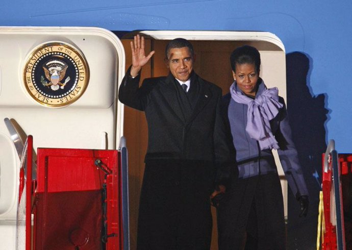 Obama llega a Noruega para recibir el Premio Nobel