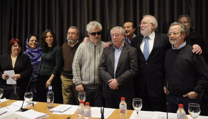 Méndez, Almódovar, Toxo y otras personalidades piden al Rey que hable con Marrue
