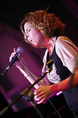 La cantante, en plena actuación.
