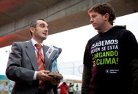 Copenhague.- Intermón entrega 70.000 firmas contra el cambio climático al Gobierno y le pide que "presione" en la cumbre