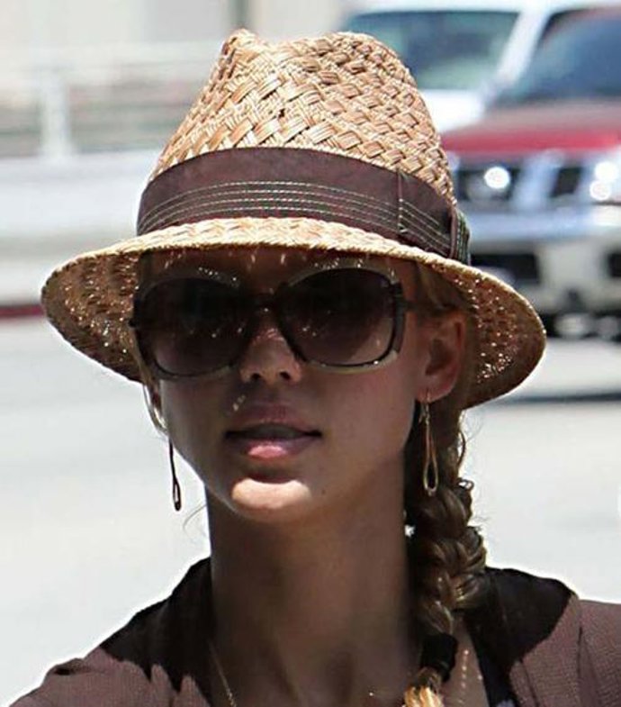 Jessica Alba con las nuevas gafas de Tod's