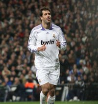 Van Nistelrooy será operado este martes de una amigdalitis