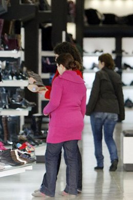 Consumidores comprando