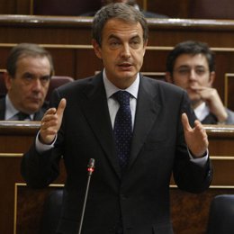 Zapatero en el escaño del Congreso