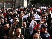 Miles de taxistas exigen a Zapatero que no "prostituya" su profesión aprobando la Ley Ómnibus