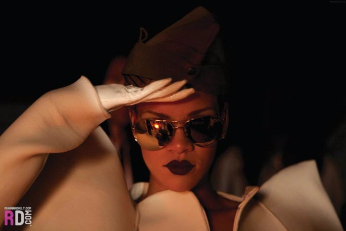 Rihanna en una foto promocional de su nuevo videoclip