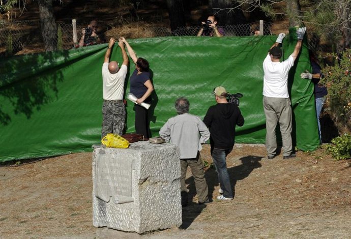 Trabajos de excavación de fosa de Lorca
