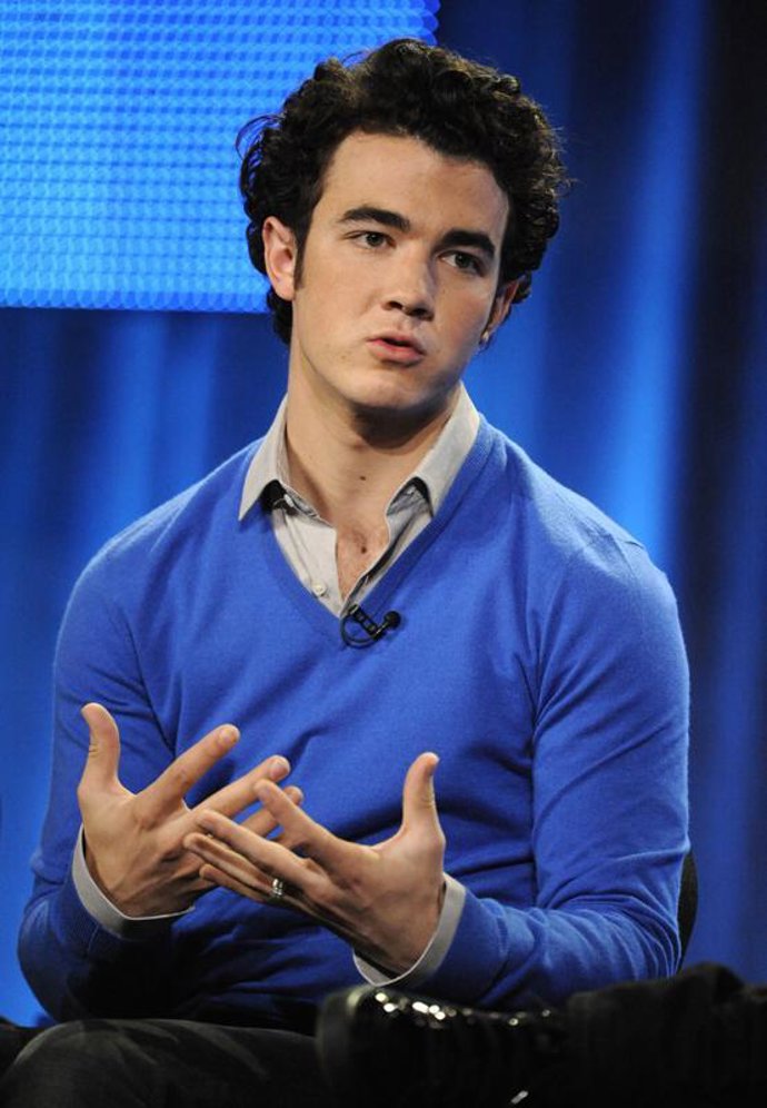 Kevin Jonas cambia el 'anillo de la abstinencia' por el de boda