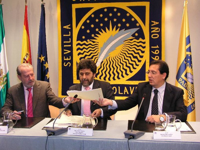 Firma del convenio para la creación de la Escuela Andaluza de Alta Gestión