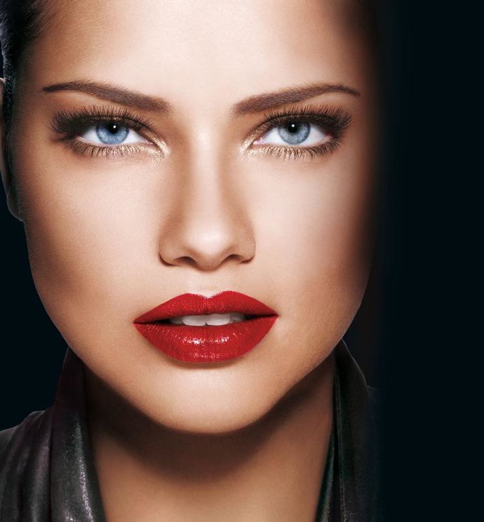 El pintalabios rojo pasión, tu mejor arma.