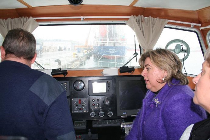 La consejera de Agricultura, en una de las patrulleras