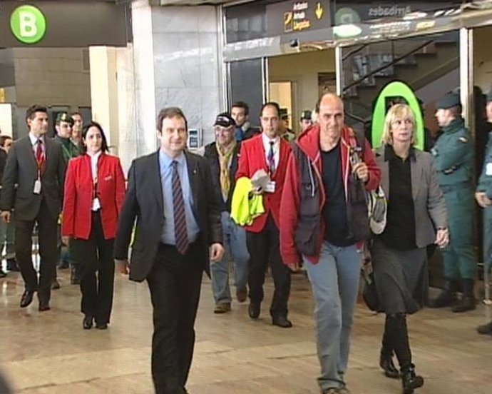 Llegada de los compañeros de los cooperantes secuestrados en Mauritania a Barcel