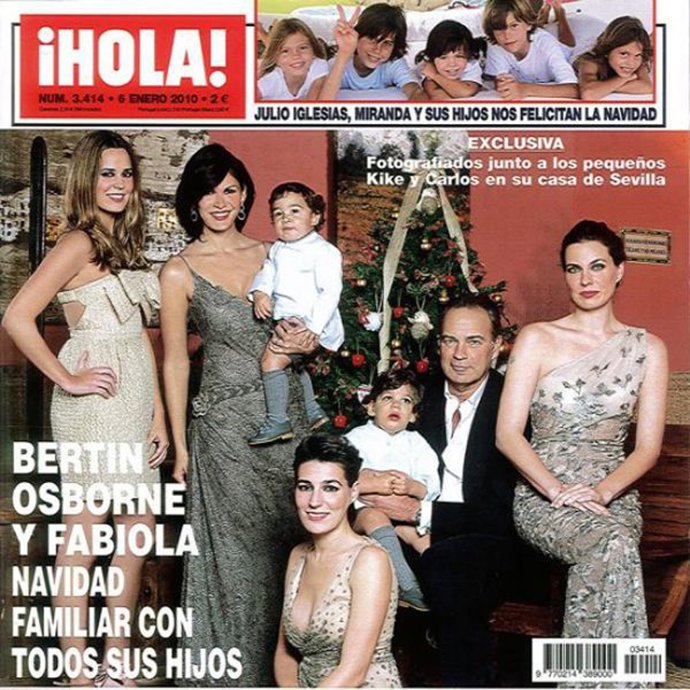 Portada de la revista ¡Hola! con Bertín Osborne y toda su familia