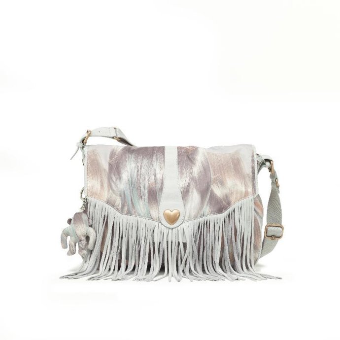 Bolso de flecos, lo último en tendencia.