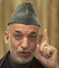 Dos cohetes estallan cerca de la comitiva del presidente Karzai en Helmand 