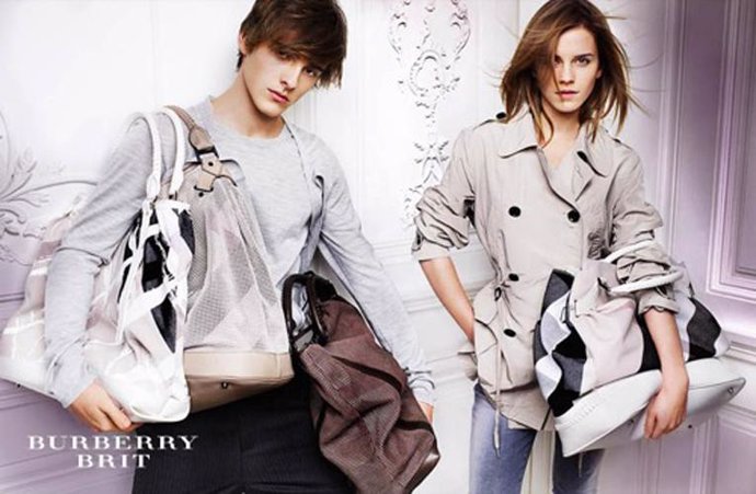 Emma y Alex Watson en la campaña de Burberry