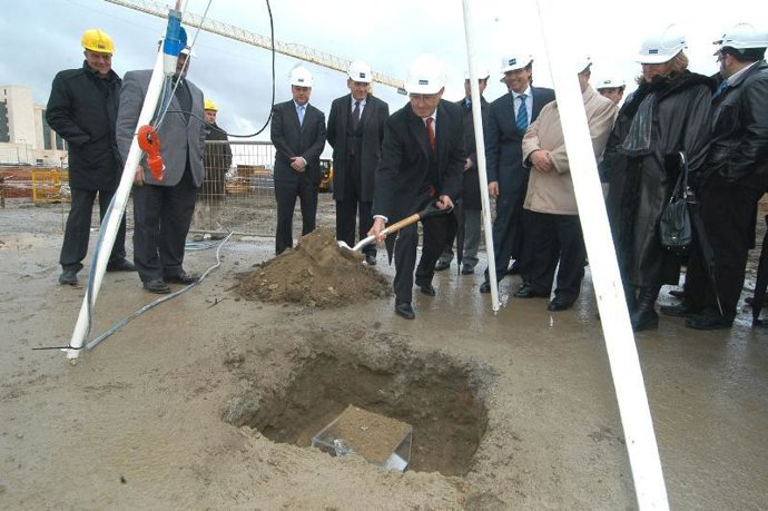 Primera piedra del edificio de Servicios Centrales del Campus de la Salud