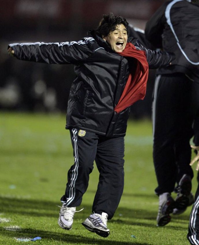 Maradona, feliz por el triunfo de Argentina