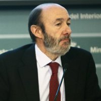 Rubalcaba advierte a Vic que "una cosa es el padrón y otra la lucha contra la inmigración ilegal"