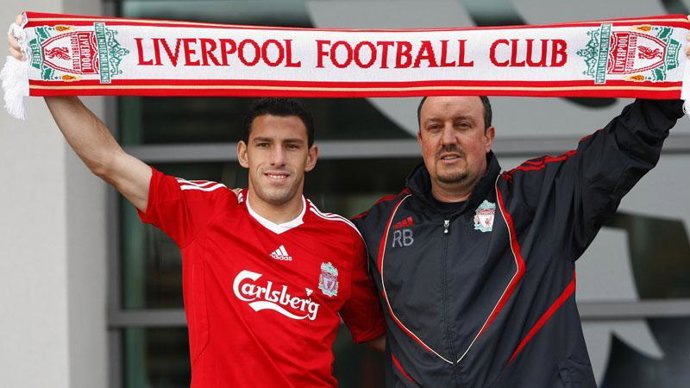 El centrocampista argentino Maxi Rodríguez